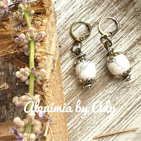 Western chunky white howlite silver earrings - Picture 1 of 1